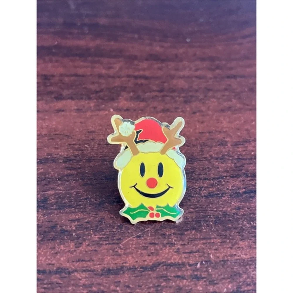 Walmart Smiley Mascot Reindeer‎ Christmas Holiday Lapel Hat Pin